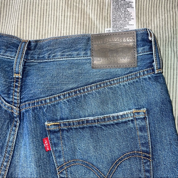 Medium Wash Levi’s Jeans - Picture 2 of 7